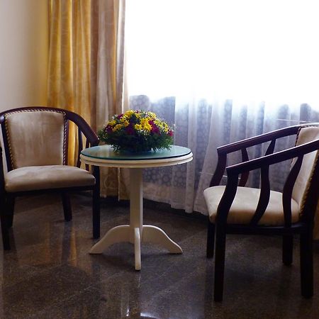 Hotel Highway Garden Kochi Luaran gambar