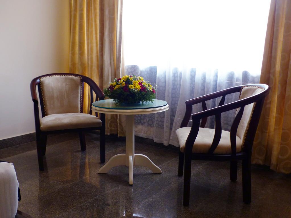 Hotel Highway Garden Kochi Luaran gambar