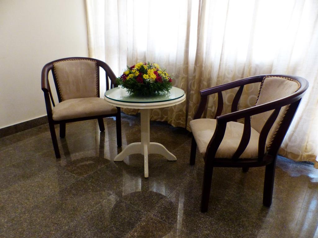 Hotel Highway Garden Kochi Luaran gambar